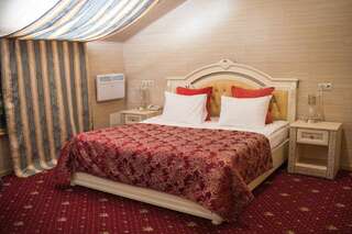 Отель Кристалл Москва Номер Люкс с кроватью размера «king-size»-4